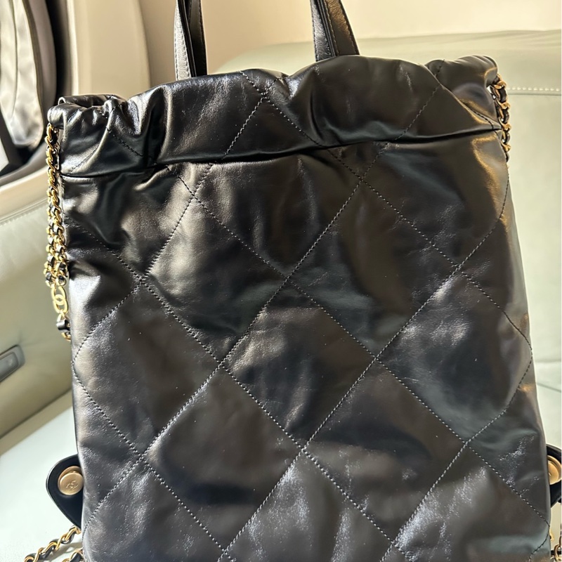 CHANEL 22bag 亮面小牛皮與金色金屬 後背包-1