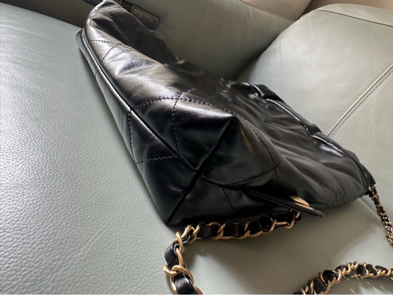 CHANEL 22bag 亮面小牛皮與金色金屬 後背包-3