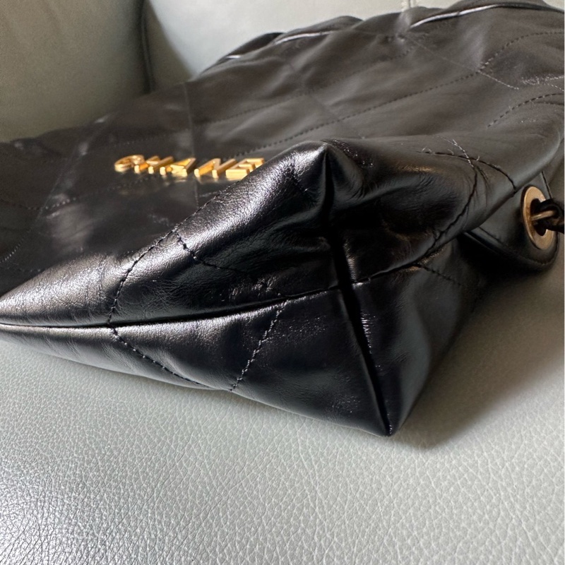 CHANEL 22bag 亮面小牛皮與金色金屬 後背包-4