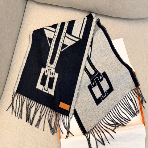 Hermes 愛馬仕 Casaque Les Sangles圍巾 藍/灰雙面可用（聖誕禮物/男女可用）