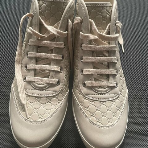 Gucci 奶油白皮革老花壓紋 休閒鞋 40號