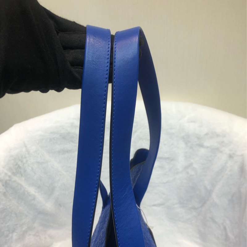 Loewe 藍色壓紋緹花Tote XC066-6