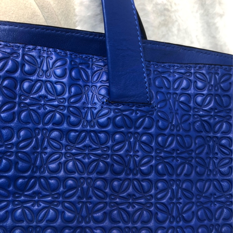 Loewe 藍色壓紋緹花Tote XC066-8