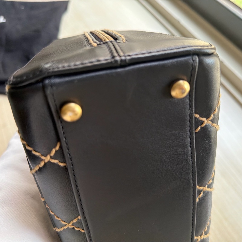 香奈兒中古款外縫線保齡球手提包-11