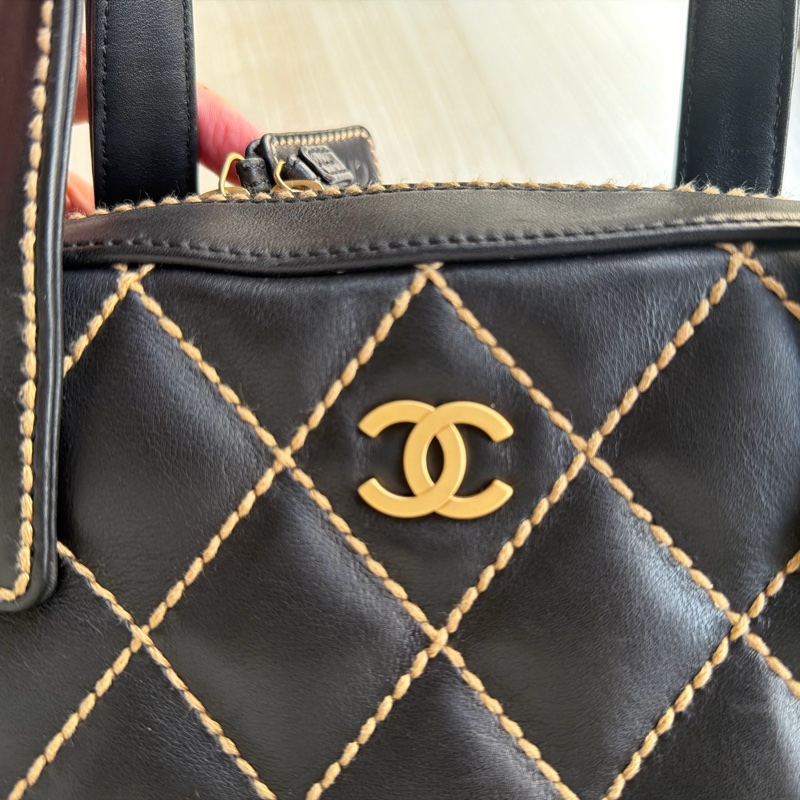 香奈兒中古款外縫線保齡球手提包-14
