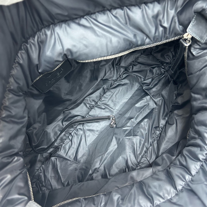 Chanel 黑/灰羽絨手提包 鐳射20開 尺寸約37-51*28 附件身份卡。-8