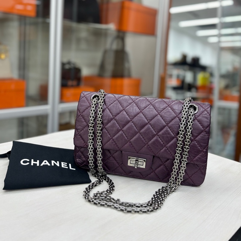 Chanel 深紫色 牛皮小號2.55 底長約24，鐳射16開 附件塵袋。-1