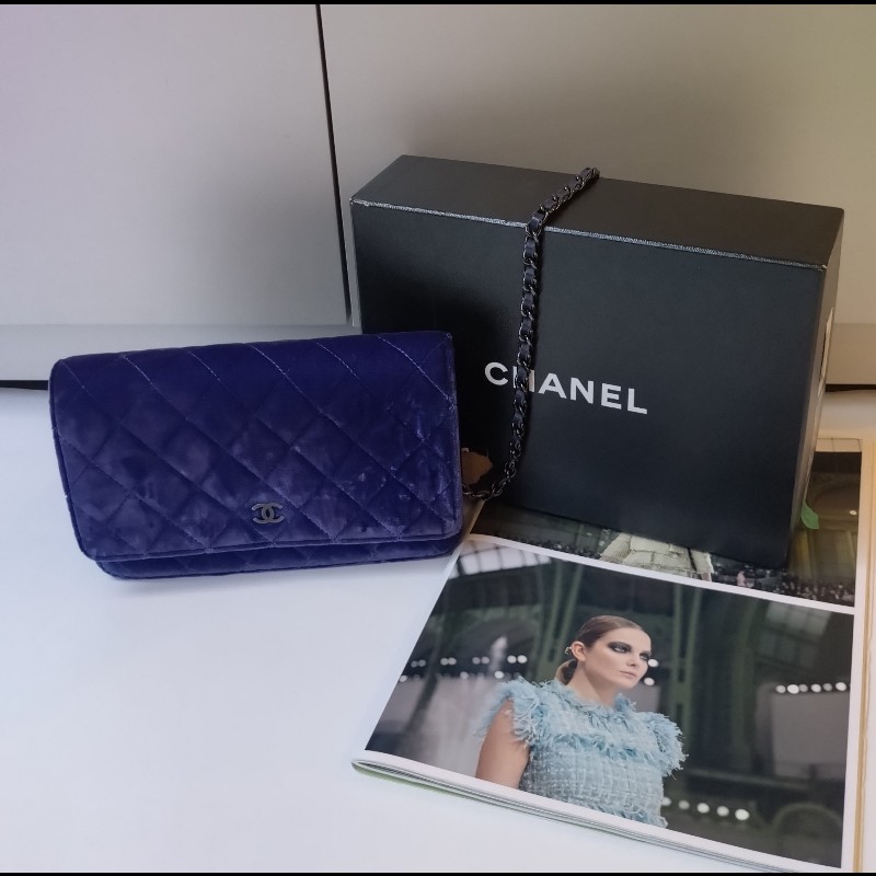 Chanel 黑鍊藍絨布鍊帶小包 WOC-0