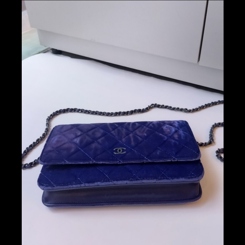 Chanel 黑鍊藍絨布鍊帶小包 WOC-3