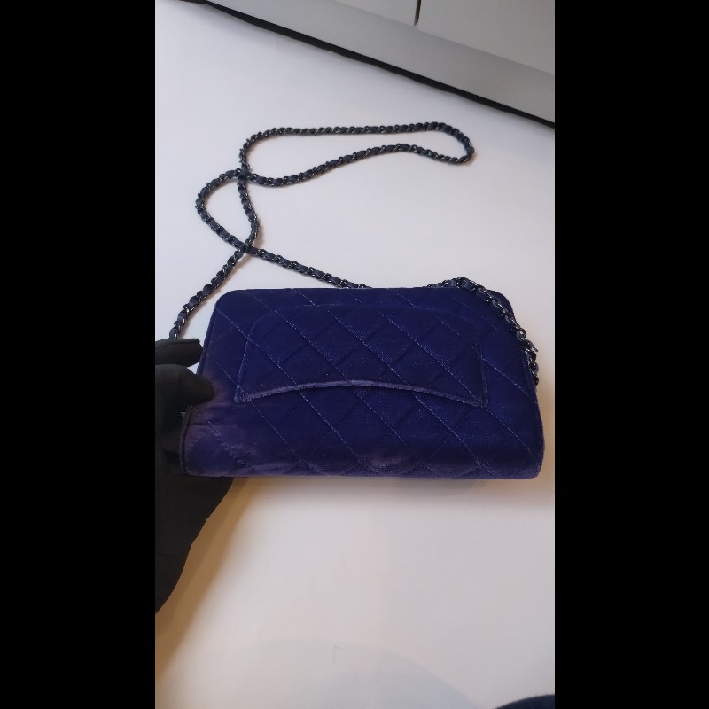 Chanel 黑鍊藍絨布鍊帶小包 WOC-4