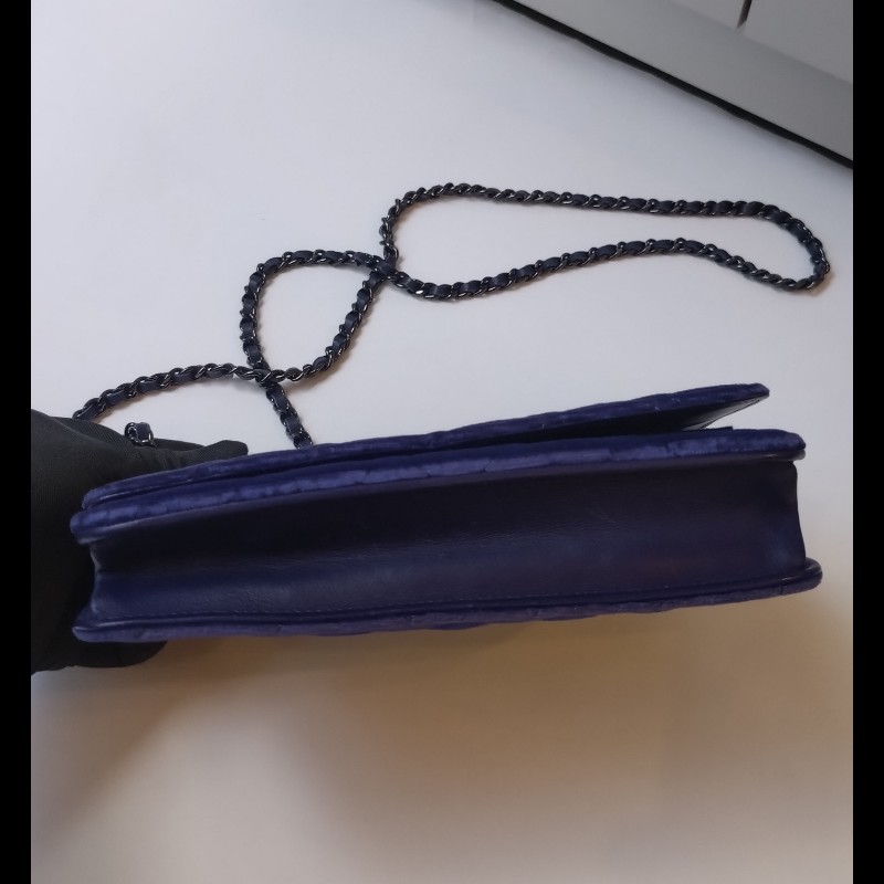 Chanel 黑鍊藍絨布鍊帶小包 WOC-7