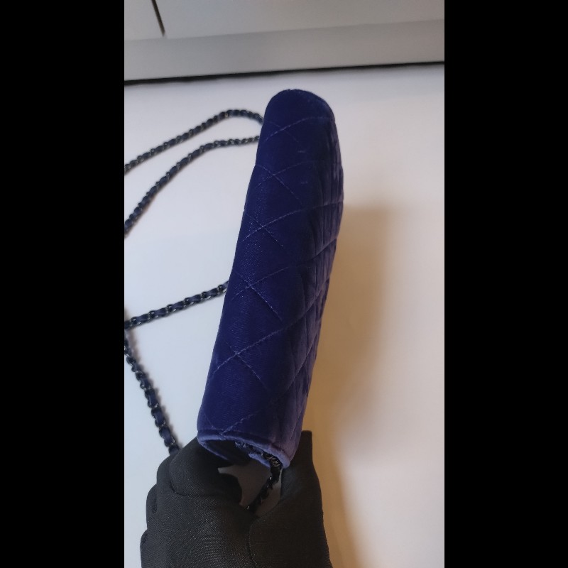 Chanel 黑鍊藍絨布鍊帶小包 WOC-9