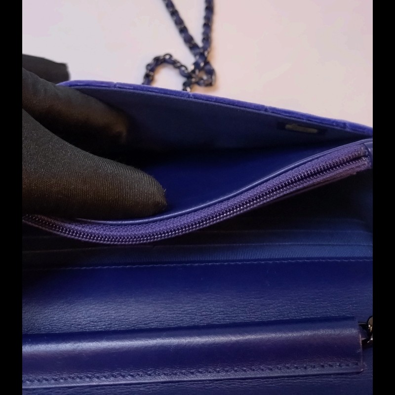 Chanel 黑鍊藍絨布鍊帶小包 WOC-15