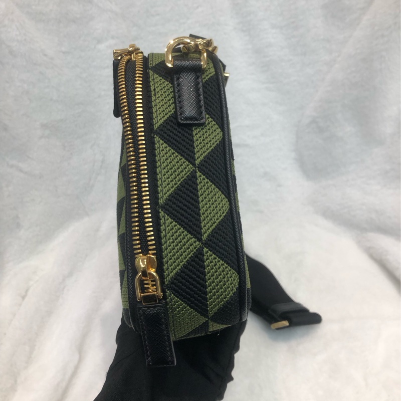 Prada 幾何圖形綠色布面相機包 斜孭 XC105-3