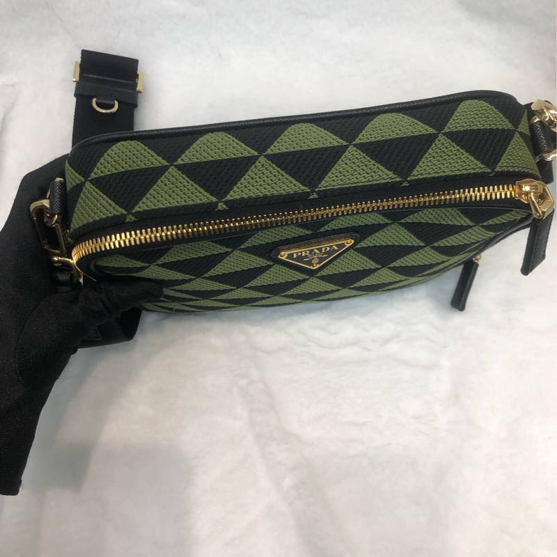 Prada 幾何圖形綠色布面相機包 斜孭 XC105-5