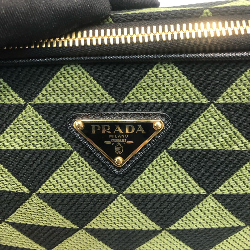 Prada 幾何圖形綠色布面相機包 斜孭 XC105-8