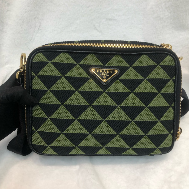 Prada 幾何圖形綠色布面相機包 斜孭 XC105-9