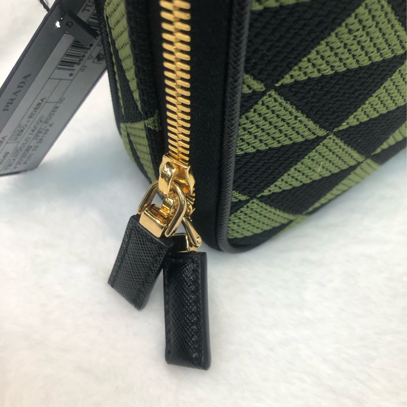 Prada 幾何圖形綠色布面相機包 斜孭 XC105-17