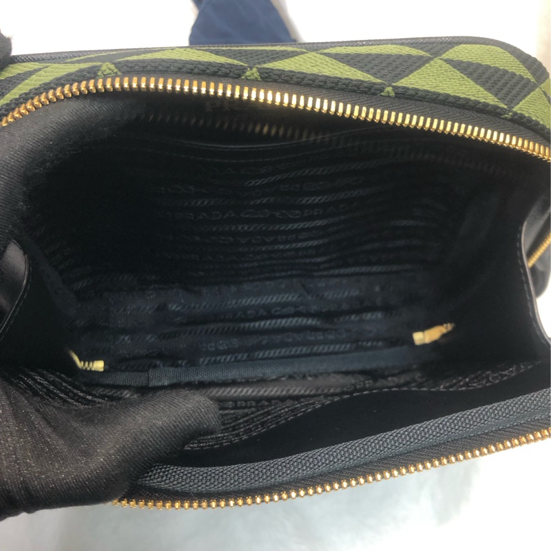 Prada 幾何圖形綠色布面相機包 斜孭 XC105-19