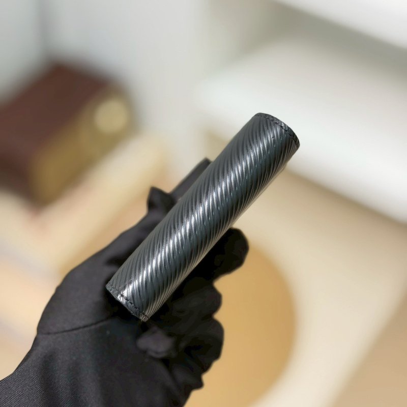 🏷LV 路易威登．Twist 水波紋三折短夾 M63322/客人寄賣-12