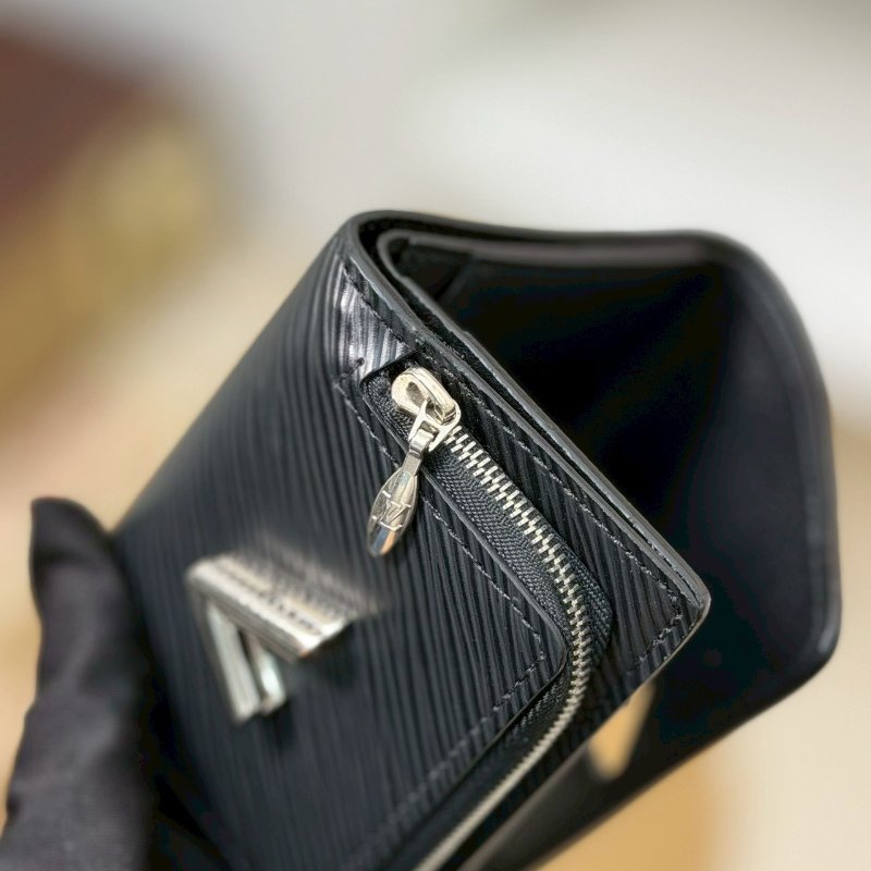 🏷LV 路易威登．Twist 水波紋三折短夾 M63322/客人寄賣-16