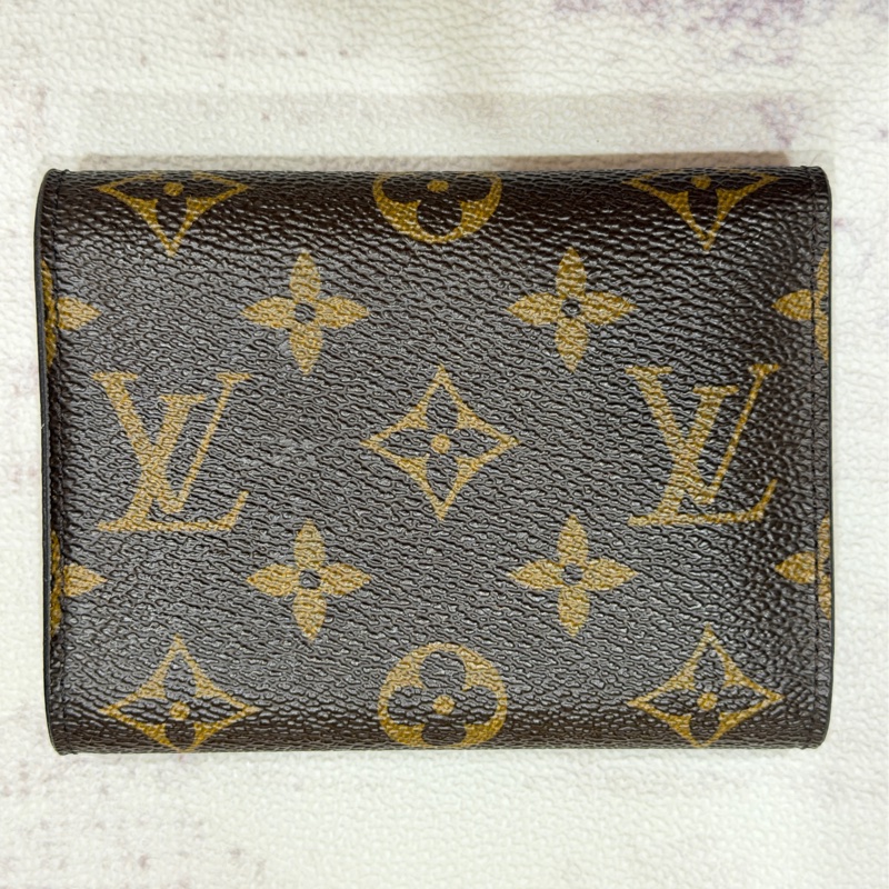 LV Victorine 粉色老花三折短夾-2