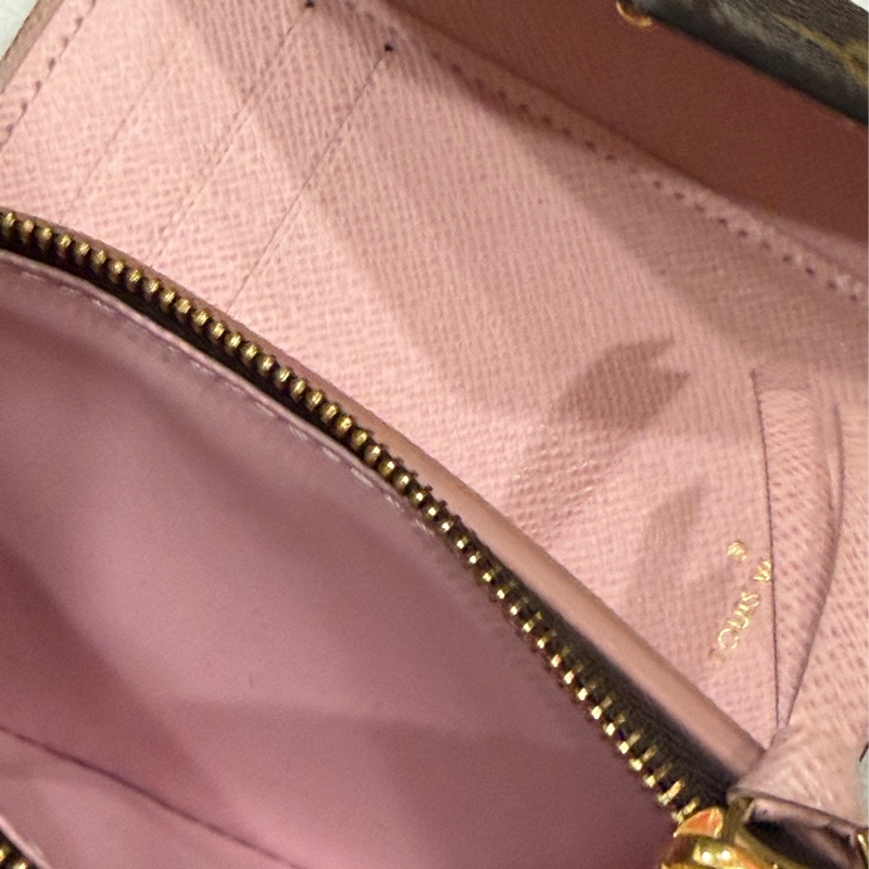 LV Victorine 粉色老花三折短夾-14