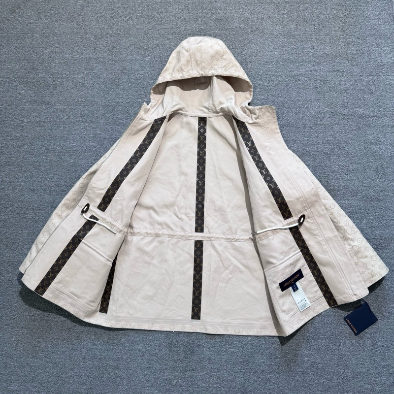 全新，LV路易威登 米色老花滿印連帽派克外套，尺碼36碼，25年新款-2