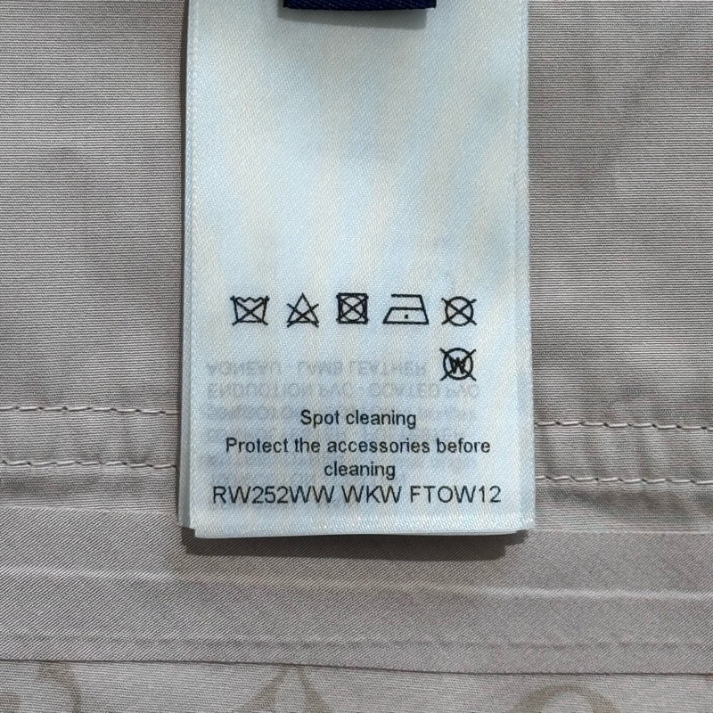 全新，LV路易威登 米色老花滿印連帽派克外套，尺碼36碼，25年新款-5