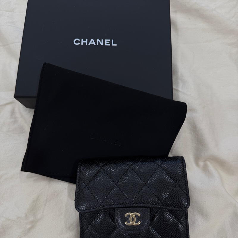 【CHANEL 香奈兒】荔枝紋牛皮短夾•經典口蓋短夾-2