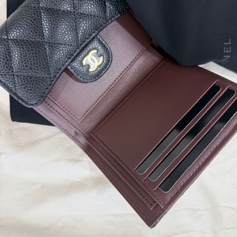 【CHANEL 香奈兒】荔枝紋牛皮短夾•經典口蓋短夾-4