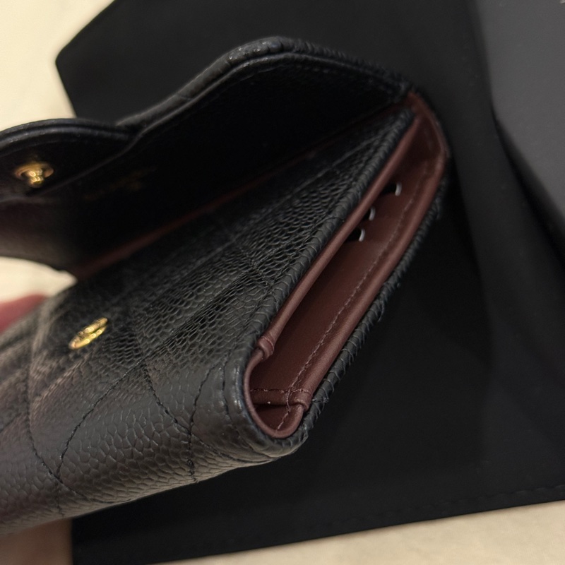 【CHANEL 香奈兒】荔枝紋牛皮短夾•經典口蓋短夾-7