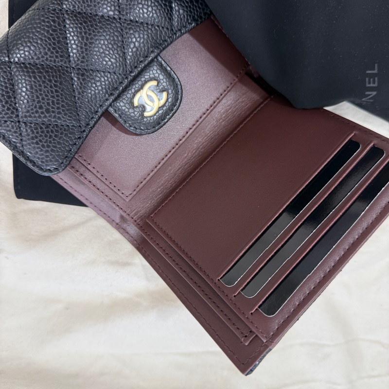 【CHANEL 香奈兒】荔枝紋牛皮短夾•經典口蓋短夾-9