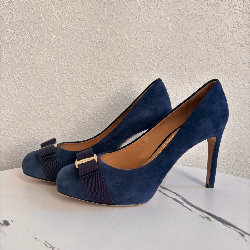 Ferragamo 極濃藍麂皮蝴蝶結細高跟鞋-2
