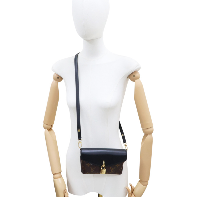 棕色 原花 PVC PADLOCK ON STRAP 肩背包【LOUIS VUITTON LV 路易威登】 M80559-6