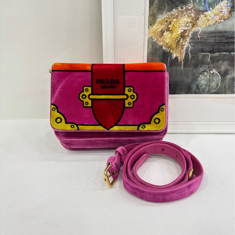 Prada/普拉達 Cahier velver 宮廷系列 珍藏系列 絲絨拼色斜背包 尺寸:20*14*6cm-0