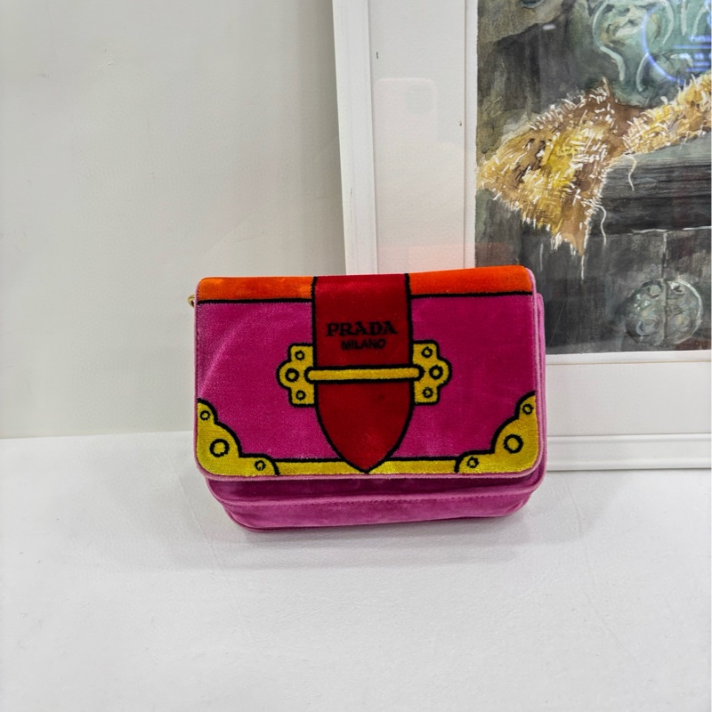 Prada/普拉達 Cahier velver 宮廷系列 珍藏系列 絲絨拼色斜背包 尺寸:20*14*6cm-1