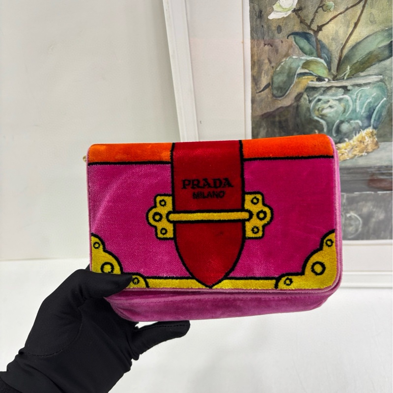 Prada/普拉達 Cahier velver 宮廷系列 珍藏系列 絲絨拼色斜背包 尺寸:20*14*6cm-6