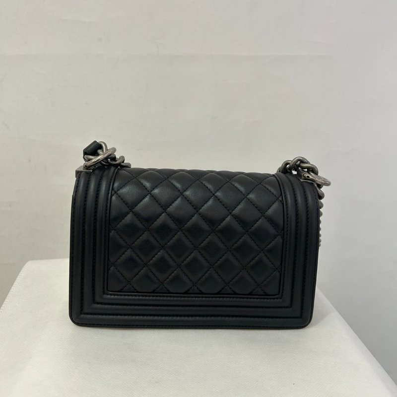 CHANEL 黑羊皮銀釦BOY 20CM-3