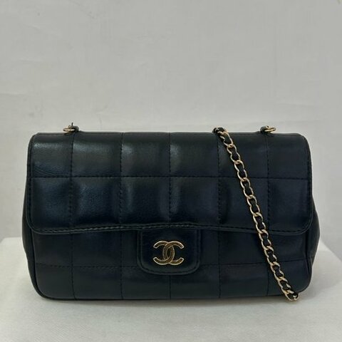 CHANEL 黑羊皮方格金鍊包 MINI