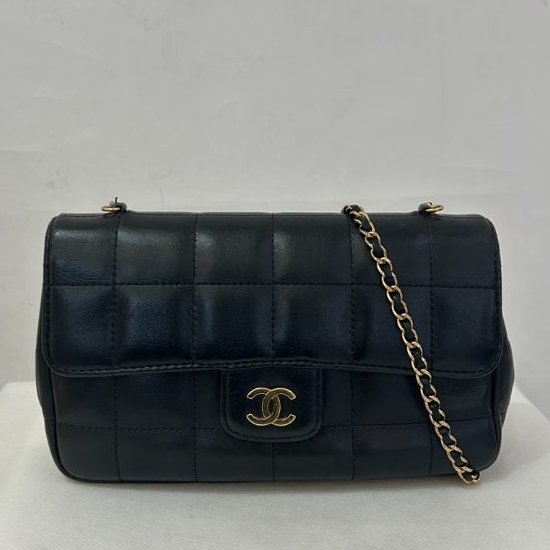 CHANEL 黑羊皮方格金鍊包 MINI-0