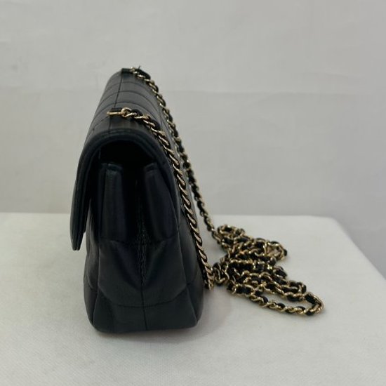 CHANEL 黑羊皮方格金鍊包 MINI-2