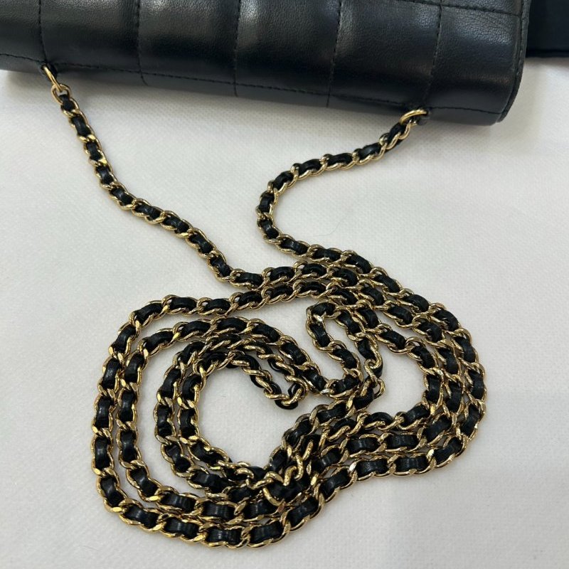CHANEL 黑羊皮方格金鍊包 MINI-8