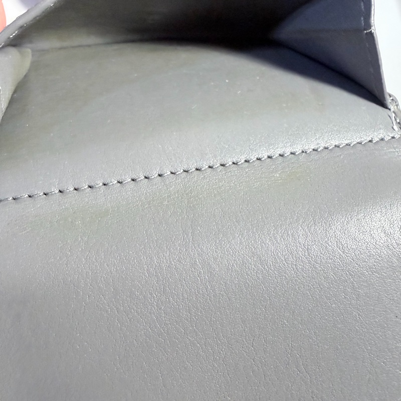 ［LOEWE羅意威］鵝卵石紋小牛皮 Anagram 三摺錢包-13