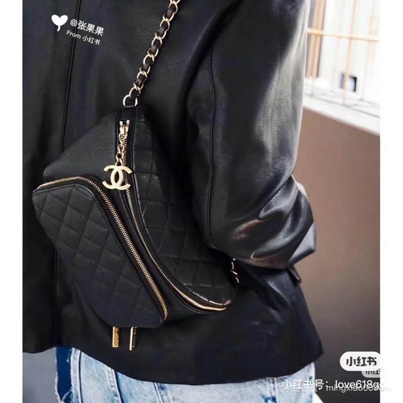 香奈兒 Chanel 荔枝牛皮胸前包 /腰包 黑色淡金釦-1