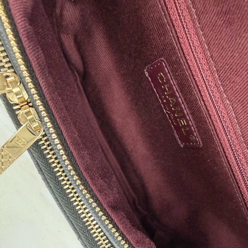 香奈兒 Chanel 荔枝牛皮胸前包 /腰包 黑色淡金釦-10