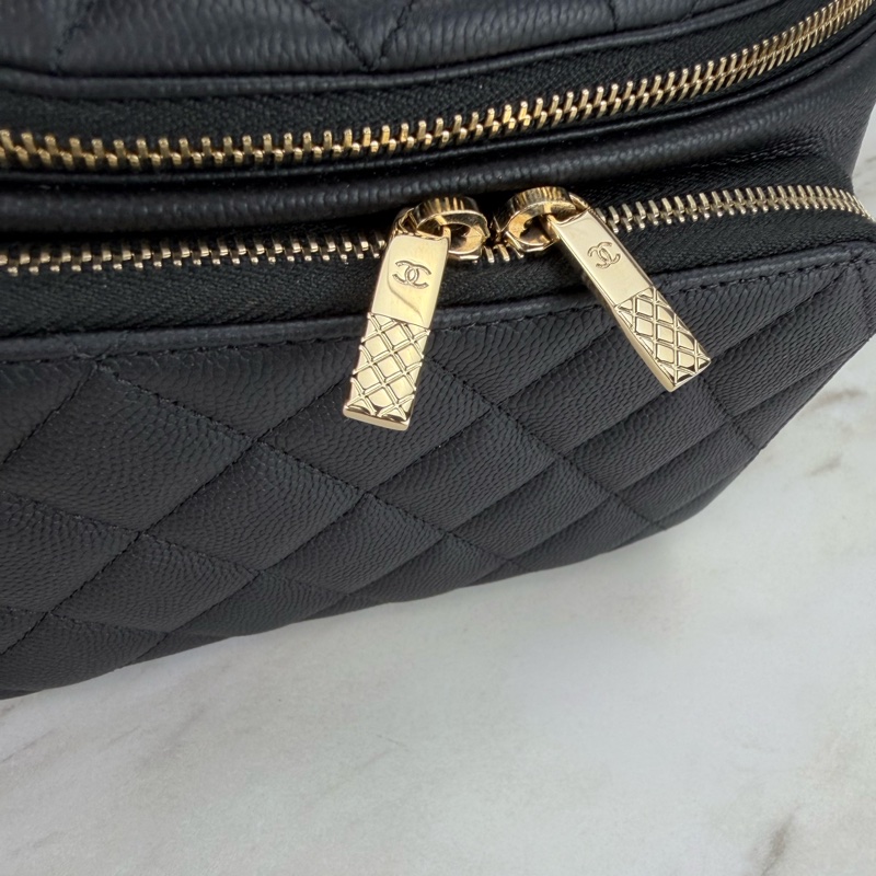 香奈兒 Chanel 荔枝牛皮胸前包 /腰包 黑色淡金釦-12