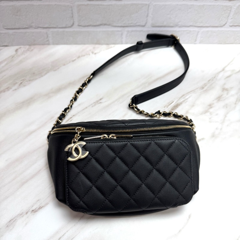 香奈兒 Chanel 荔枝牛皮胸前包 /腰包 黑色淡金釦-15