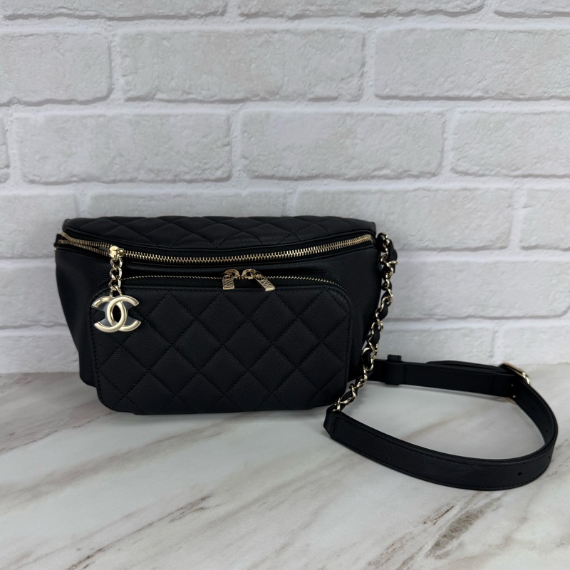 香奈兒 Chanel 荔枝牛皮胸前包 /腰包 黑色淡金釦-16