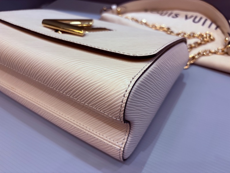 Lv 基本款epi 奶昔白 twist口蓋包-4